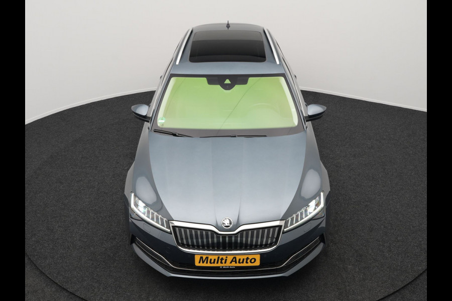 Škoda Superb Combi 1.4 TSI iV Laurin & Klement Plug in Hybrid 218pk PHEV | Trekhaak af Fabriek | Panodak | Carplay |  Lederen Stoelen Memory/Massage | Adaptive Cruise | Sfeerverlichting | 360 Camera | Crystal LED | Virtual | Premium Audio | DAB |