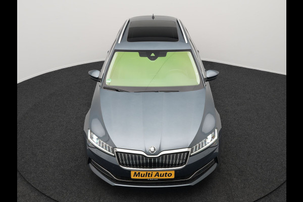 Škoda Superb Combi 1.4 TSI iV Laurin & Klement Plug in Hybrid 218pk PHEV | Trekhaak af Fabriek | Panodak | Carplay |  Lederen Stoelen Memory/Massage | Adaptive Cruise | Sfeerverlichting | 360 Camera | Crystal LED | Virtual | Premium Audio | DAB |