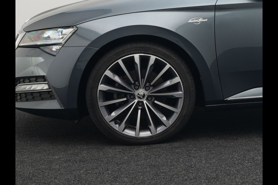 Škoda Superb Combi 1.4 TSI iV Laurin & Klement Plug in Hybrid 218pk PHEV | Trekhaak af Fabriek | Panodak | Carplay |  Lederen Stoelen Memory/Massage | Adaptive Cruise | Sfeerverlichting | 360 Camera | Crystal LED | Virtual | Premium Audio | DAB |