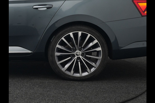Škoda Superb Combi 1.4 TSI iV Laurin & Klement Plug in Hybrid 218pk PHEV | Trekhaak af Fabriek | Panodak | Carplay |  Lederen Stoelen Memory/Massage | Adaptive Cruise | Sfeerverlichting | 360 Camera | Crystal LED | Virtual | Premium Audio | DAB |