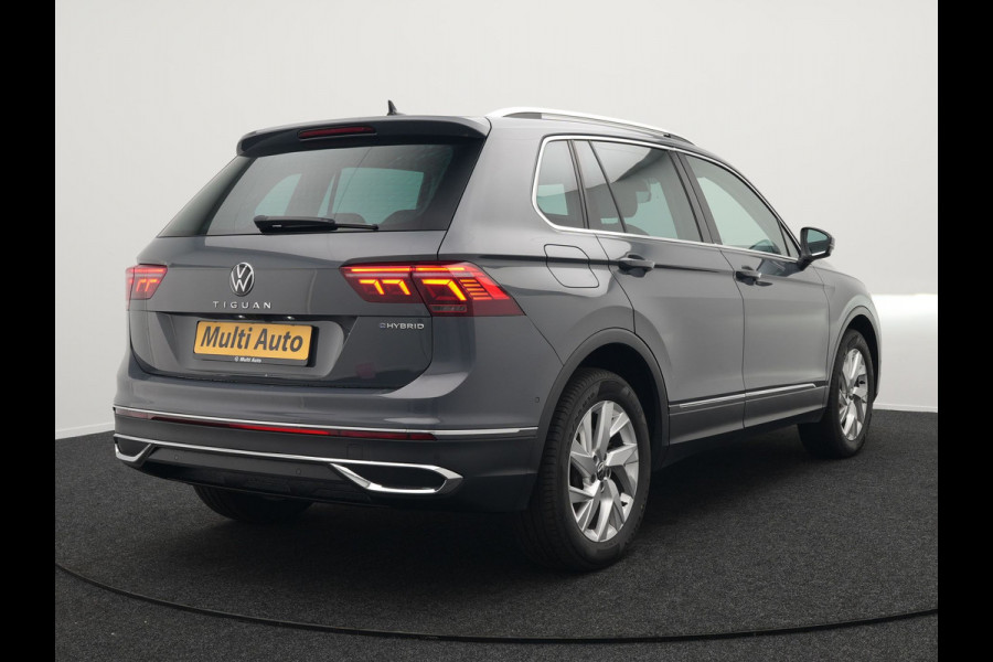 Volkswagen Tiguan 1.4 TSI Elegance Plug In Hybrid 245pk | PHEV | Trekhaak af Fabriek | Adaptive Cruise | Stuur/Stoel Verwarming | IQ Light | 18"L.M |  Carplay | Camera | Digitaal Cockpit |