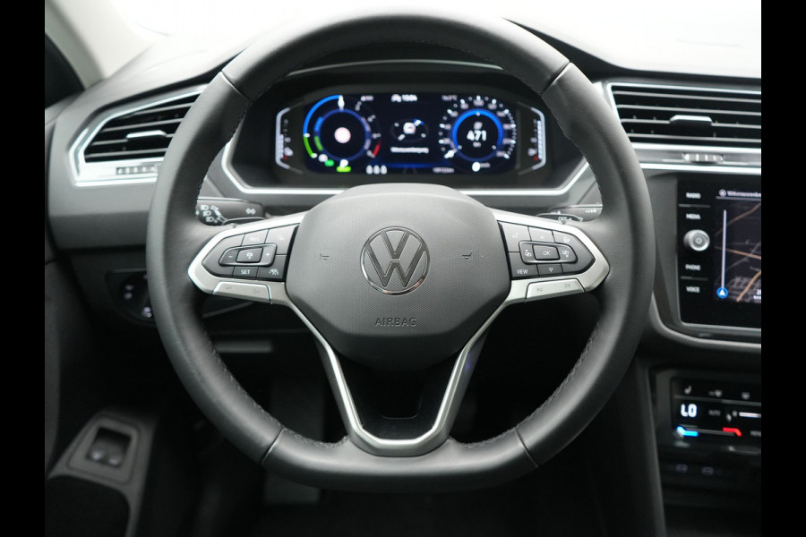 Volkswagen Tiguan 1.4 TSI Elegance Plug In Hybrid 245pk | PHEV | Trekhaak af Fabriek | Adaptive Cruise | Stuur/Stoel Verwarming | IQ Light | 18"L.M |  Carplay | Camera | Digitaal Cockpit |