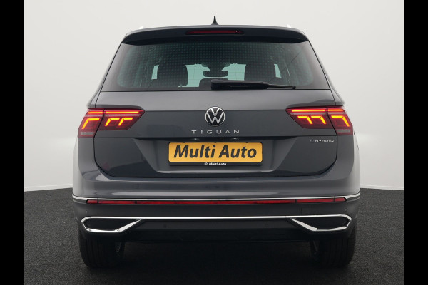 Volkswagen Tiguan 1.4 TSI Elegance Plug In Hybrid 245pk | PHEV | Trekhaak af Fabriek | Adaptive Cruise | Stuur/Stoel Verwarming | IQ Light | 18"L.M |  Carplay | Camera | Digitaal Cockpit |
