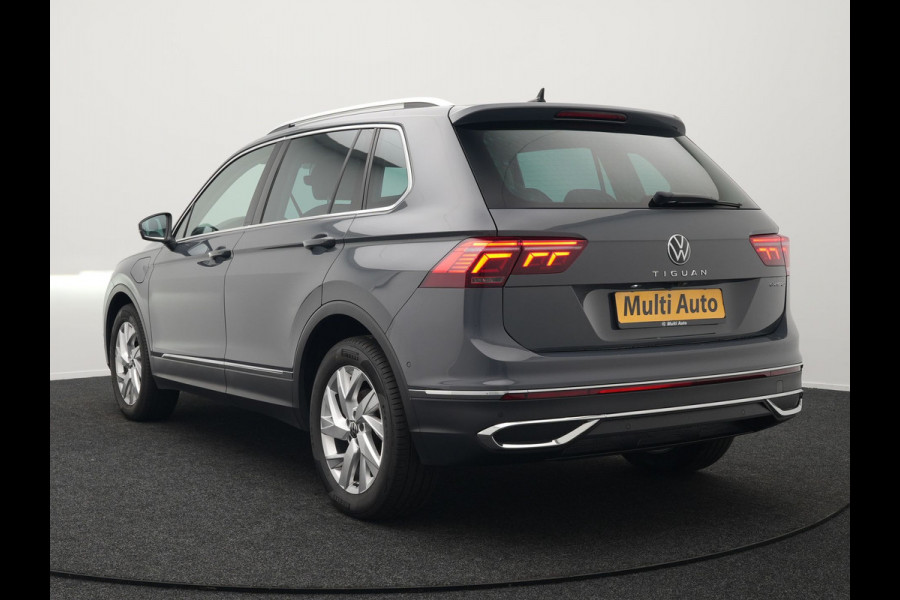 Volkswagen Tiguan 1.4 TSI Elegance Plug In Hybrid 245pk | PHEV | Trekhaak af Fabriek | Adaptive Cruise | Stuur/Stoel Verwarming | IQ Light | 18"L.M |  Carplay | Camera | Digitaal Cockpit |