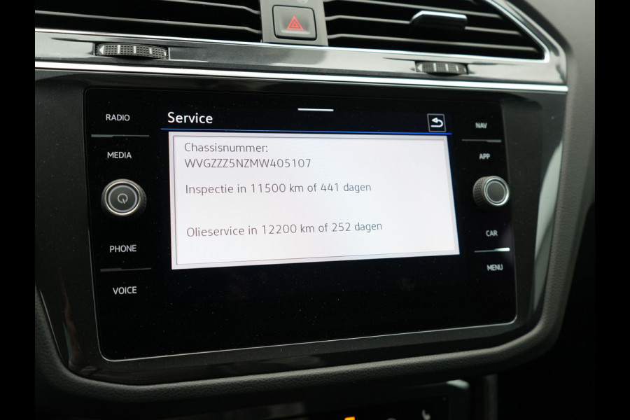 Volkswagen Tiguan 1.4 TSI Elegance Plug In Hybrid 245pk | PHEV | Trekhaak af Fabriek | Adaptive Cruise | Stuur/Stoel Verwarming | IQ Light | 18"L.M |  Carplay | Camera | Digitaal Cockpit |