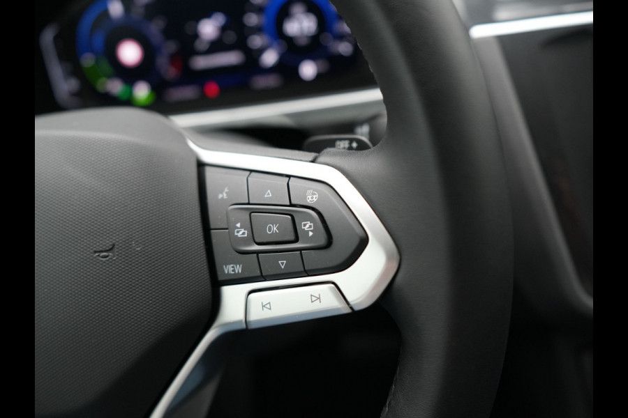 Volkswagen Tiguan 1.4 TSI Elegance Plug In Hybrid 245pk | PHEV | Trekhaak af Fabriek | Adaptive Cruise | Stuur/Stoel Verwarming | IQ Light | 18"L.M |  Carplay | Camera | Digitaal Cockpit |