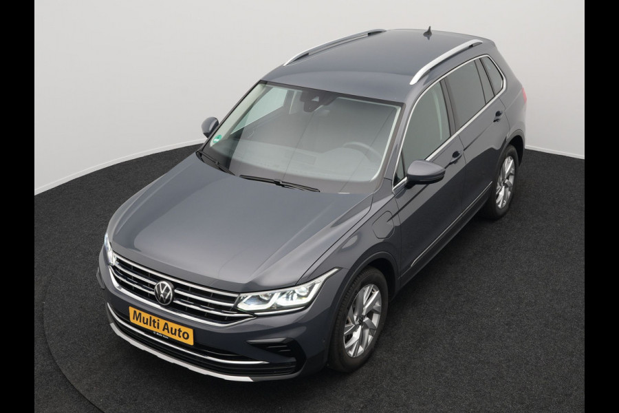 Volkswagen Tiguan 1.4 TSI Elegance Plug In Hybrid 245pk | PHEV | Trekhaak af Fabriek | Adaptive Cruise | Stuur/Stoel Verwarming | IQ Light | 18"L.M |  Carplay | Camera | Digitaal Cockpit |