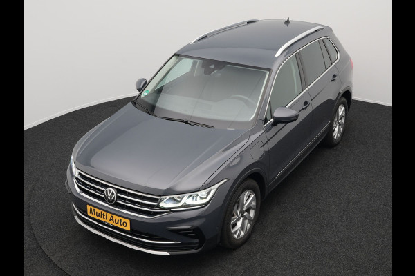 Volkswagen Tiguan 1.4 TSI Elegance Plug In Hybrid 245pk | PHEV | Trekhaak af Fabriek | Adaptive Cruise | Stuur/Stoel Verwarming | IQ Light | 18"L.M |  Carplay | Camera | Digitaal Cockpit |