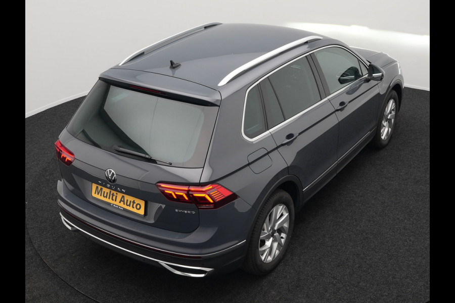 Volkswagen Tiguan 1.4 TSI Elegance Plug In Hybrid 245pk | PHEV | Trekhaak af Fabriek | Adaptive Cruise | Stuur/Stoel Verwarming | IQ Light | 18"L.M |  Carplay | Camera | Digitaal Cockpit |