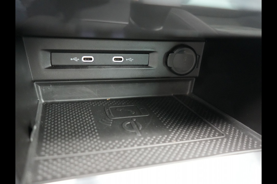 Volkswagen Tiguan 1.4 TSI Elegance Plug In Hybrid 245pk | PHEV | Trekhaak af Fabriek | Adaptive Cruise | Stuur/Stoel Verwarming | IQ Light | 18"L.M |  Carplay | Camera | Digitaal Cockpit |