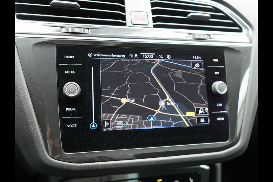 Volkswagen Tiguan 1.4 TSI Elegance Plug In Hybrid 245pk | PHEV | Trekhaak af Fabriek | Adaptive Cruise | Stuur/Stoel Verwarming | IQ Light | 18"L.M |  Carplay | Camera | Digitaal Cockpit |
