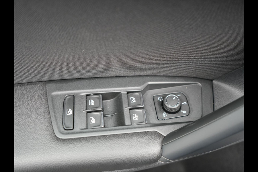 Volkswagen Tiguan 1.4 TSI Elegance Plug In Hybrid 245pk | PHEV | Trekhaak af Fabriek | Adaptive Cruise | Stuur/Stoel Verwarming | IQ Light | 18"L.M |  Carplay | Camera | Digitaal Cockpit |