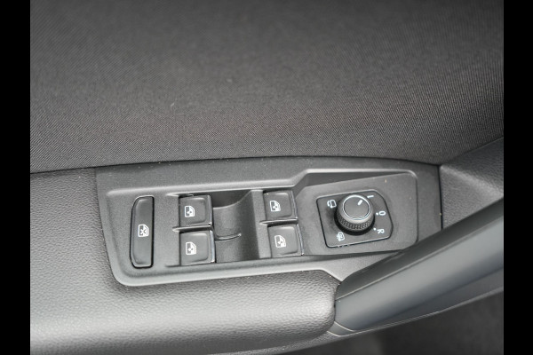 Volkswagen Tiguan 1.4 TSI Elegance Plug In Hybrid 245pk | PHEV | Trekhaak af Fabriek | Adaptive Cruise | Stuur/Stoel Verwarming | IQ Light | 18"L.M |  Carplay | Camera | Digitaal Cockpit |
