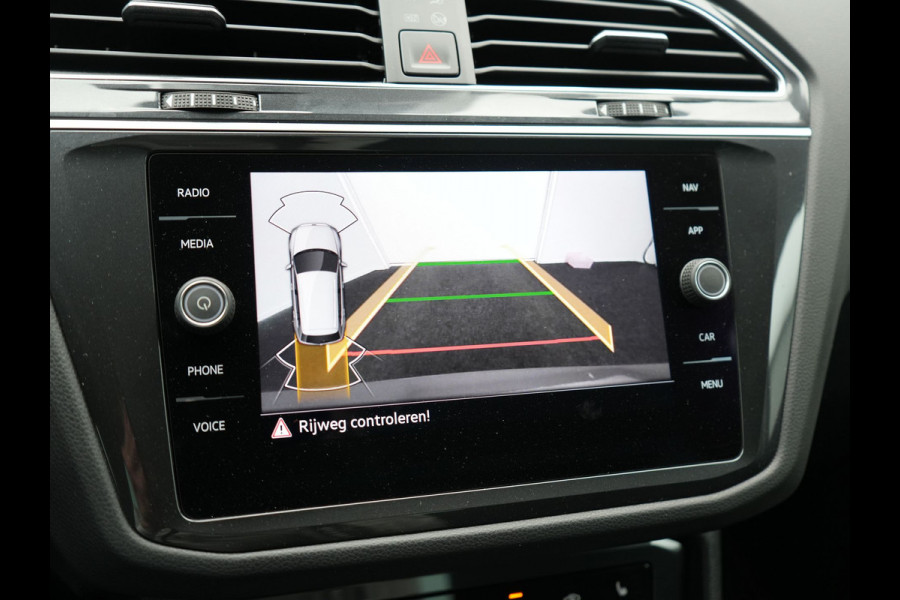 Volkswagen Tiguan 1.4 TSI Elegance Plug In Hybrid 245pk | PHEV | Trekhaak af Fabriek | Adaptive Cruise | Stuur/Stoel Verwarming | IQ Light | 18"L.M |  Carplay | Camera | Digitaal Cockpit |