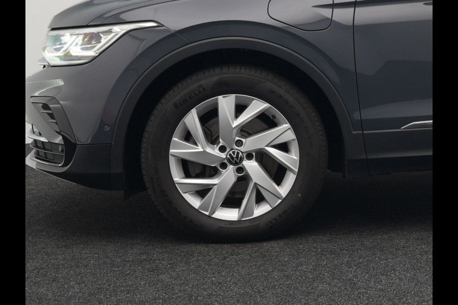 Volkswagen Tiguan 1.4 TSI Elegance Plug In Hybrid 245pk | PHEV | Trekhaak af Fabriek | Adaptive Cruise | Stuur/Stoel Verwarming | IQ Light | 18"L.M |  Carplay | Camera | Digitaal Cockpit |