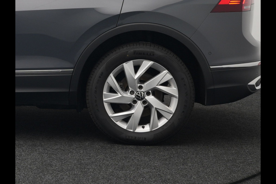 Volkswagen Tiguan 1.4 TSI Elegance Plug In Hybrid 245pk | PHEV | Trekhaak af Fabriek | Adaptive Cruise | Stuur/Stoel Verwarming | IQ Light | 18"L.M |  Carplay | Camera | Digitaal Cockpit |