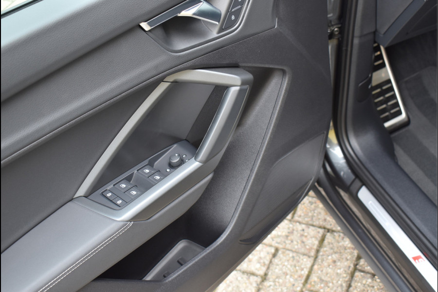 Audi Q3 35 TFSI S-Line Black Ed Matrix Leder Trekhaak Apple Carplay 19 Inch