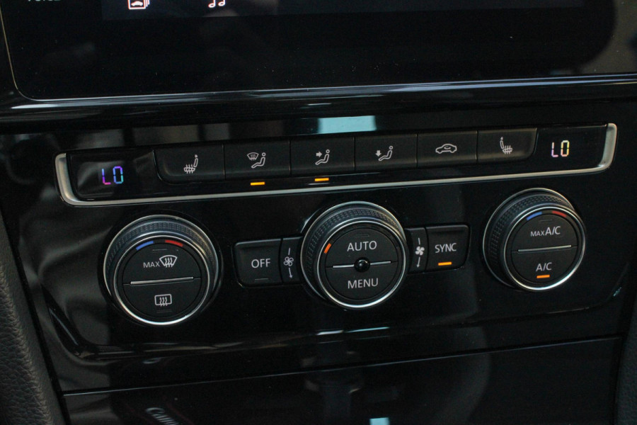 Volkswagen Golf 1.4 TSI Highl Busi R-line | ACC | Camera | Stoel VW | Carplay