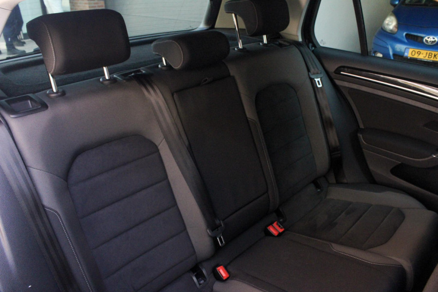 Volkswagen Golf 1.4 TSI Highl Busi R-line | ACC | Camera | Stoel VW | Carplay