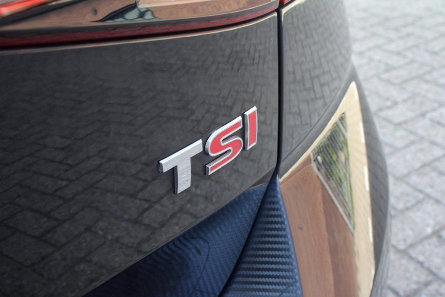 Volkswagen Golf 1.4 TSI Highl Busi R-line | ACC | Camera | Stoel VW | Carplay