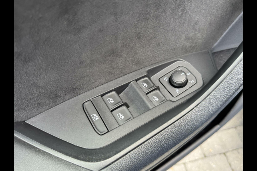 Škoda Kodiaq 1.5 TSI Sportline 7-persoons Automaat | Trekhaak uitklapbaar | Voorstoelen en achterbank verwarmd | Adaptief demping systeem | N