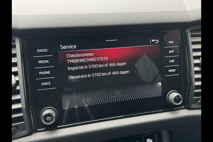 Škoda Kodiaq 1.5 TSI Sportline 7-persoons Automaat | Trekhaak uitklapbaar | Voorstoelen en achterbank verwarmd | Adaptief demping systeem | N