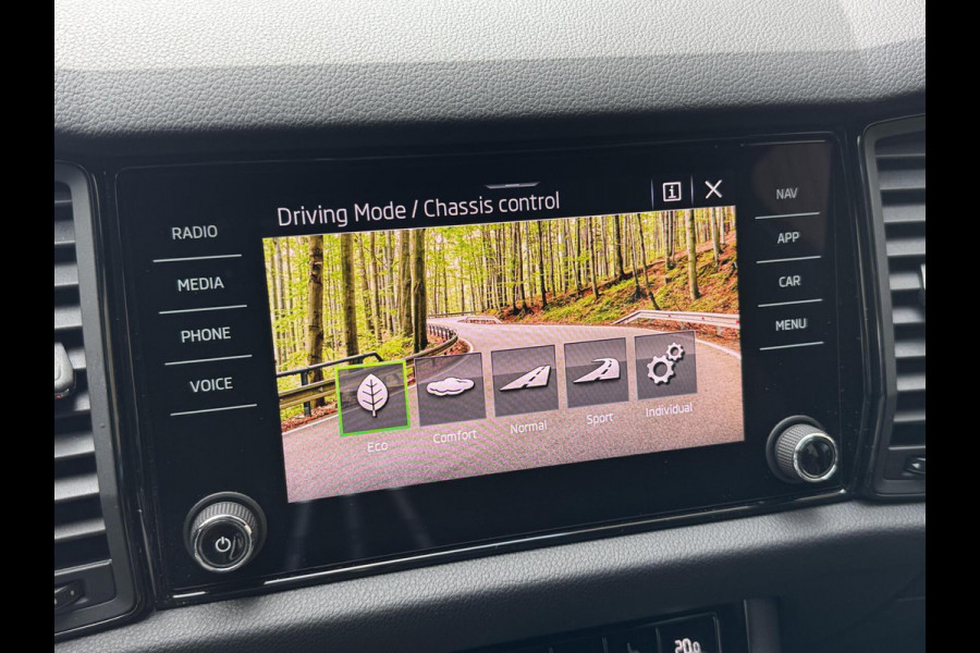 Škoda Kodiaq 1.5 TSI Sportline 7-persoons Automaat | Trekhaak uitklapbaar | Voorstoelen en achterbank verwarmd | Adaptief demping systeem | N
