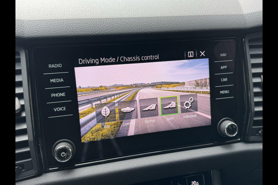Škoda Kodiaq 1.5 TSI Sportline 7-persoons Automaat | Trekhaak uitklapbaar | Voorstoelen en achterbank verwarmd | Adaptief demping systeem | N