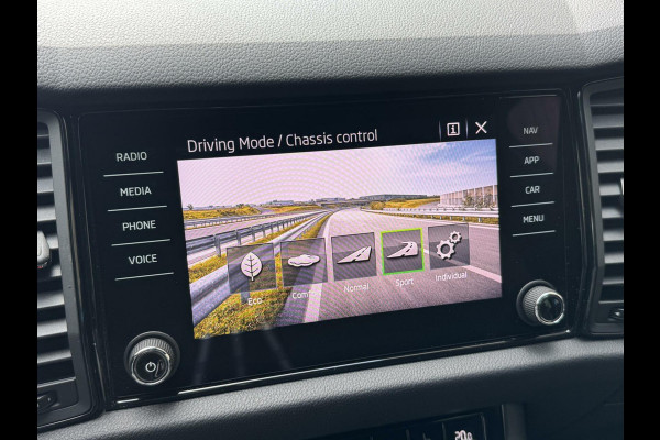 Škoda Kodiaq 1.5 TSI Sportline 7-persoons Automaat | Trekhaak uitklapbaar | Voorstoelen en achterbank verwarmd | Adaptief demping systeem | N