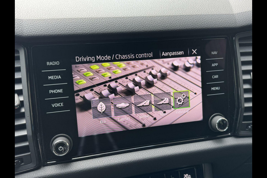 Škoda Kodiaq 1.5 TSI Sportline 7-persoons Automaat | Trekhaak uitklapbaar | Voorstoelen en achterbank verwarmd | Adaptief demping systeem | N