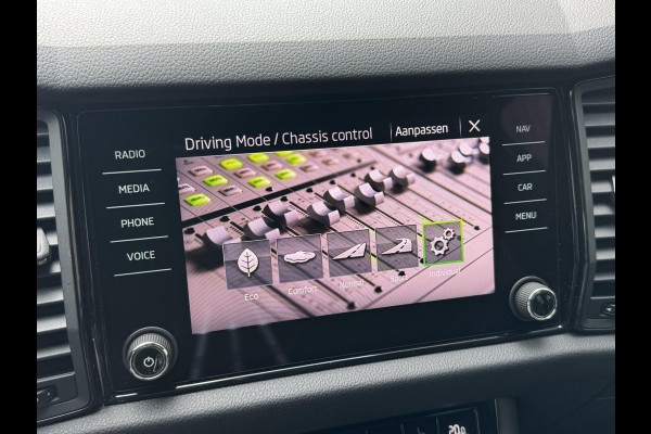 Škoda Kodiaq 1.5 TSI Sportline 7-persoons Automaat | Trekhaak uitklapbaar | Voorstoelen en achterbank verwarmd | Adaptief demping systeem | N