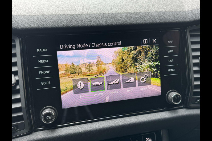 Škoda Kodiaq 1.5 TSI Sportline 7-persoons Automaat | Trekhaak uitklapbaar | Voorstoelen en achterbank verwarmd | Adaptief demping systeem | N
