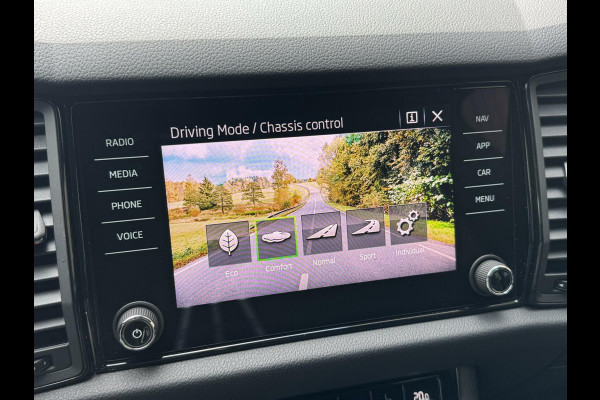 Škoda Kodiaq 1.5 TSI Sportline 7-persoons Automaat | Trekhaak uitklapbaar | Voorstoelen en achterbank verwarmd | Adaptief demping systeem | N
