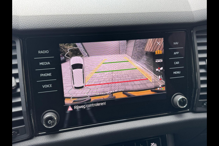 Škoda Kodiaq 1.5 TSI Sportline 7-persoons Automaat | Trekhaak uitklapbaar | Voorstoelen en achterbank verwarmd | Adaptief demping systeem | N