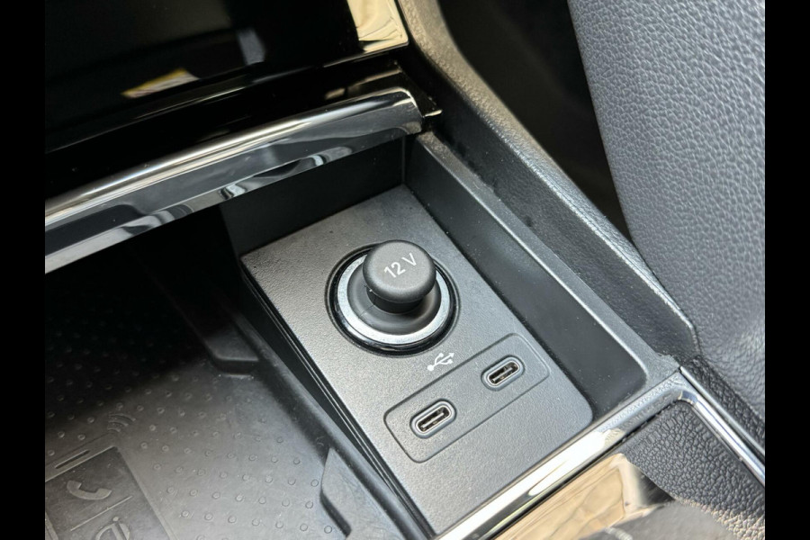Škoda Kodiaq 1.5 TSI Sportline 7-persoons Automaat | Trekhaak uitklapbaar | Voorstoelen en achterbank verwarmd | Adaptief demping systeem | N
