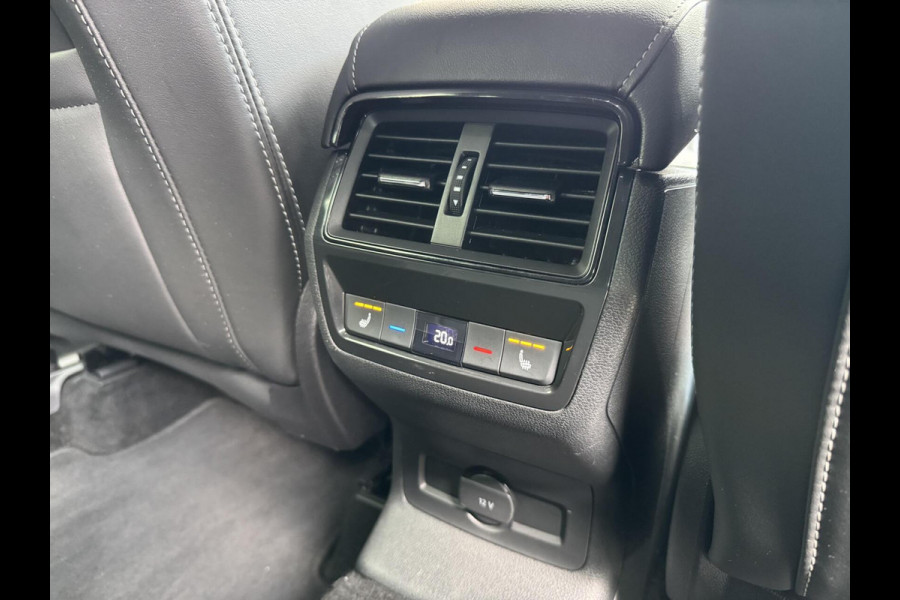 Škoda Kodiaq 1.5 TSI Sportline 7-persoons Automaat | Trekhaak uitklapbaar | Voorstoelen en achterbank verwarmd | Adaptief demping systeem | N