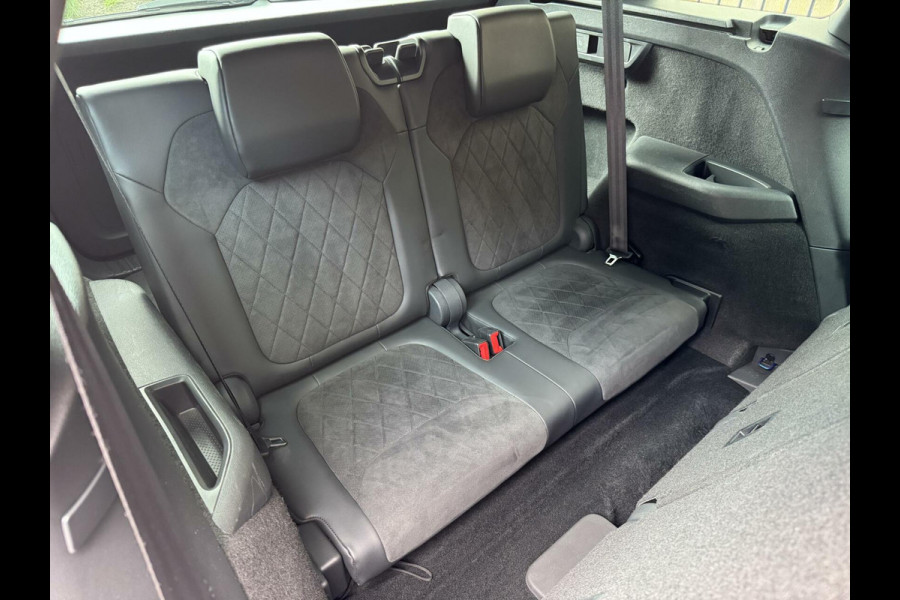 Škoda Kodiaq 1.5 TSI Sportline 7-persoons Automaat | Trekhaak uitklapbaar | Voorstoelen en achterbank verwarmd | Adaptief demping systeem | N