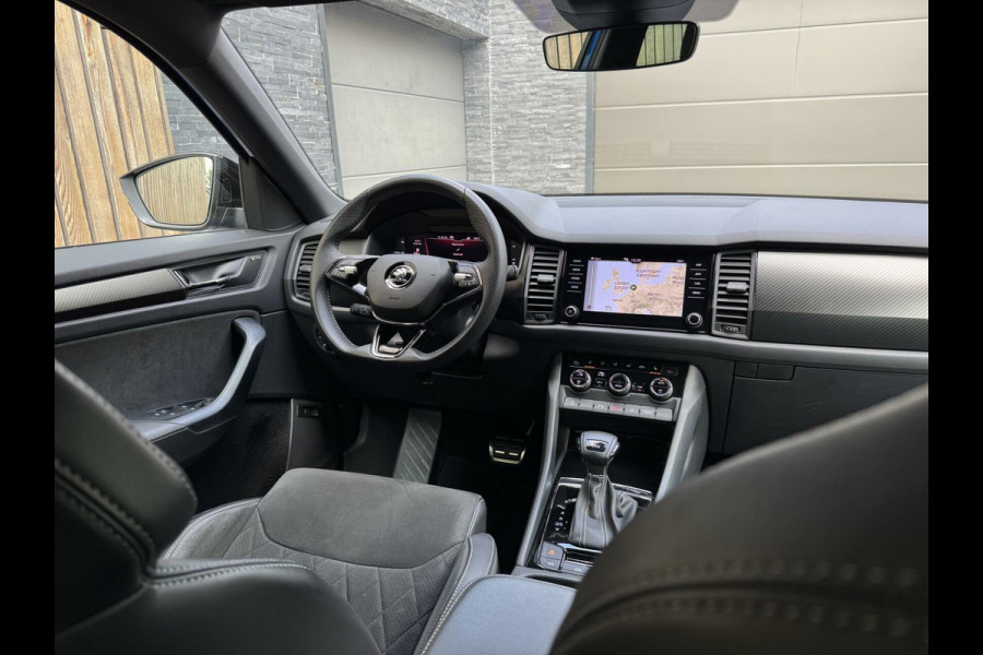 Škoda Kodiaq 1.5 TSI Sportline 7-persoons Automaat | Trekhaak uitklapbaar | Voorstoelen en achterbank verwarmd | Adaptief demping systeem | N