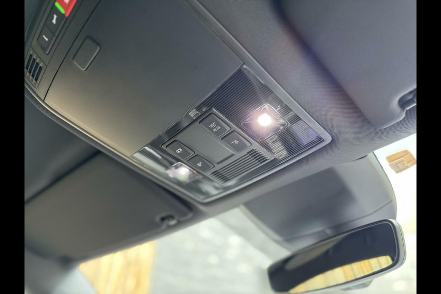 Škoda Kodiaq 1.5 TSI Sportline 7-persoons Automaat | Trekhaak uitklapbaar | Voorstoelen en achterbank verwarmd | Adaptief demping systeem | N