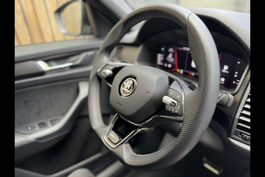 Škoda Kodiaq 1.5 TSI Sportline 7-persoons Automaat | Trekhaak uitklapbaar | Voorstoelen en achterbank verwarmd | Adaptief demping systeem | N