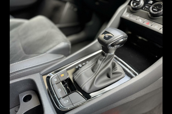 Škoda Kodiaq 1.5 TSI Sportline 7-persoons Automaat | Trekhaak uitklapbaar | Voorstoelen en achterbank verwarmd | Adaptief demping systeem | N