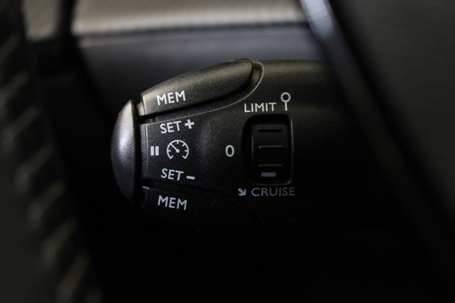Peugeot 2008 1.2 PureTech Active Pack |Navi|Carplay|