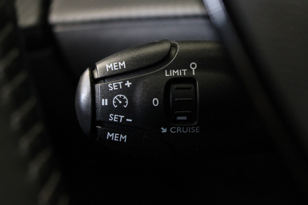 Peugeot 2008 1.2 PureTech Active Pack |Navi|Carplay|