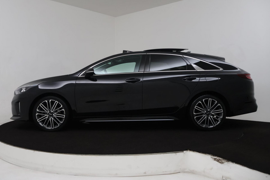 Kia ProCeed 1.4 T-GDI GT-Line (PANORAMADAK, STOEL-/STUURVERWARMING, CAMERA, CARPLAY, LED)