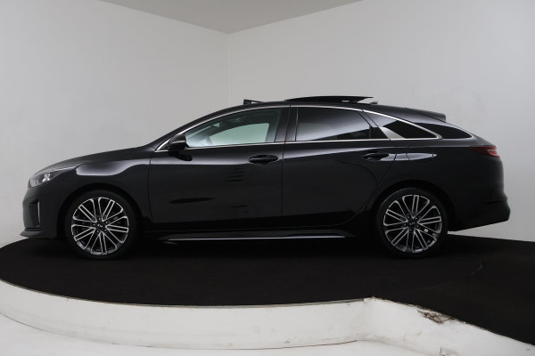 Kia ProCeed 1.4 T-GDI GT-Line (PANORAMADAK, STOEL-/STUURVERWARMING, CAMERA, CARPLAY, LED)