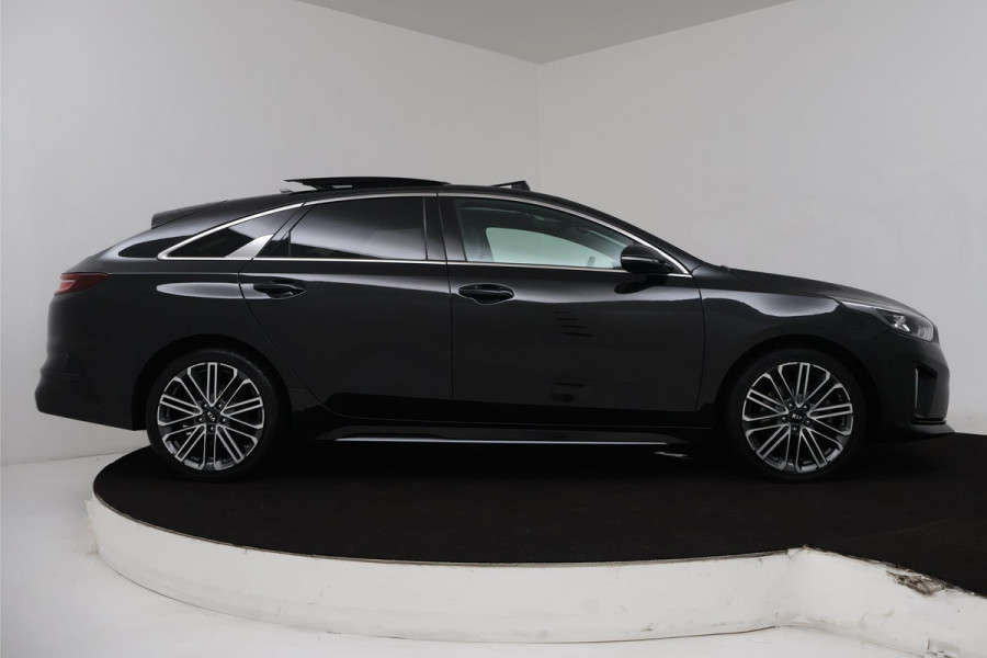 Kia ProCeed 1.4 T-GDI GT-Line (PANORAMADAK, STOEL-/STUURVERWARMING, CAMERA, CARPLAY, LED)