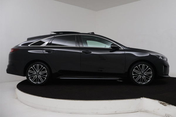 Kia ProCeed 1.4 T-GDI GT-Line (PANORAMADAK, STOEL-/STUURVERWARMING, CAMERA, CARPLAY, LED)