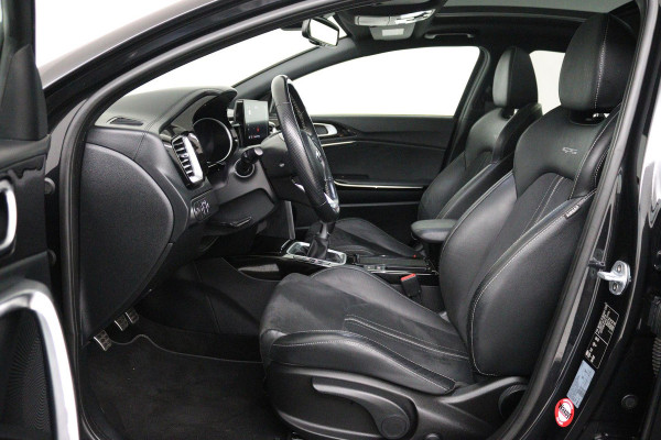 Kia ProCeed 1.4 T-GDI GT-Line (PANORAMADAK, STOEL-/STUURVERWARMING, CAMERA, CARPLAY, LED)