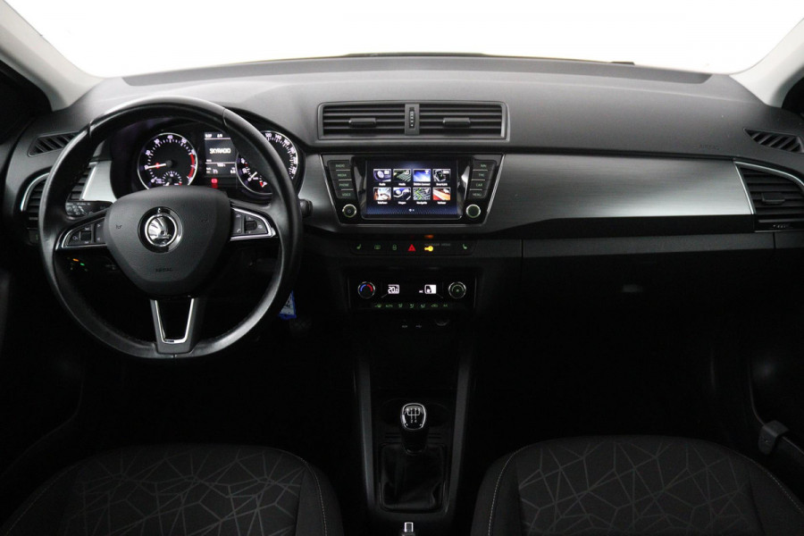 Škoda Fabia 1.0 TSI Clever (LED, NAVIGATIE, STOELVERWARMING, PARKEERSENSOREN, STUURBEDIENING, TREKHAAK)