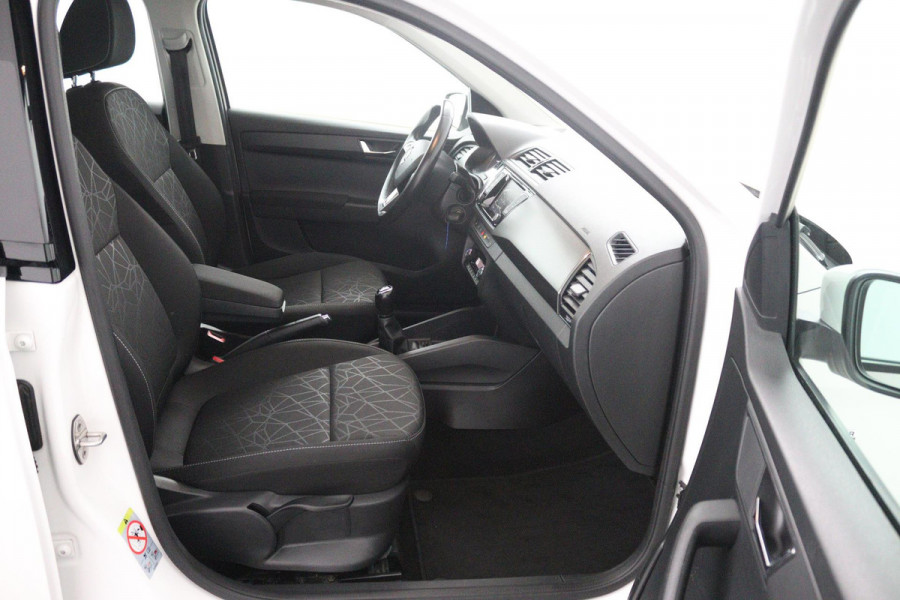 Škoda Fabia 1.0 TSI Clever (LED, NAVIGATIE, STOELVERWARMING, PARKEERSENSOREN, STUURBEDIENING, TREKHAAK)
